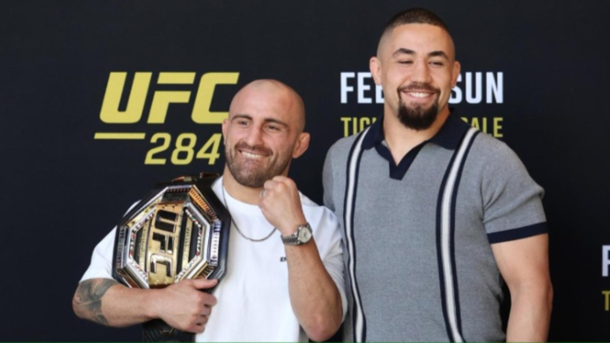 Alexander Volkanovski and Robert Whittaker