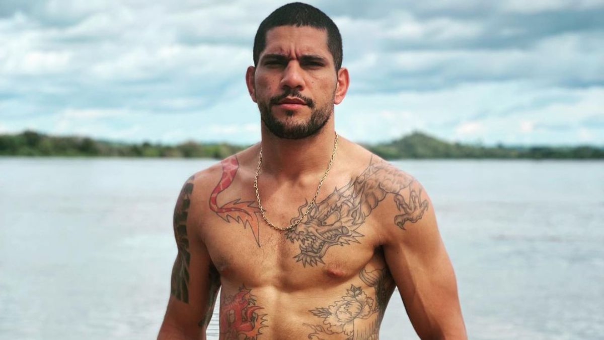 Former UFC Champ Highlights ‘Weirdest Thing’ About Fighting Alex Pereira