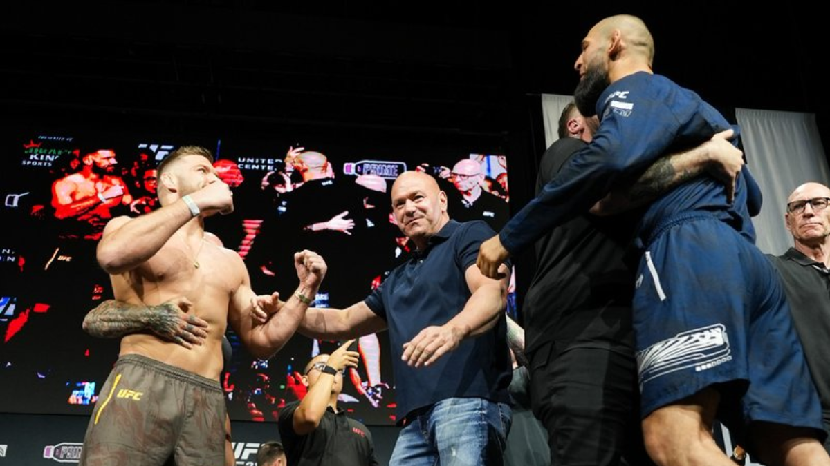 Dricus Du Plessis faces off with Khamzat Chimaev