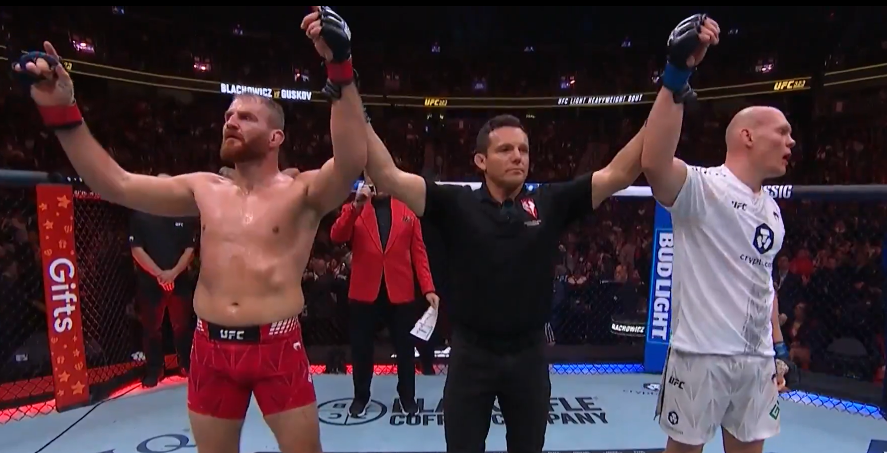 ‘Just Fumbled That Win’ – Fighters & Fans Debate Jan Blachowicz vs. Bogdan Guskov Scorecards As UFC 323 Bout Ruled A Majority Draw