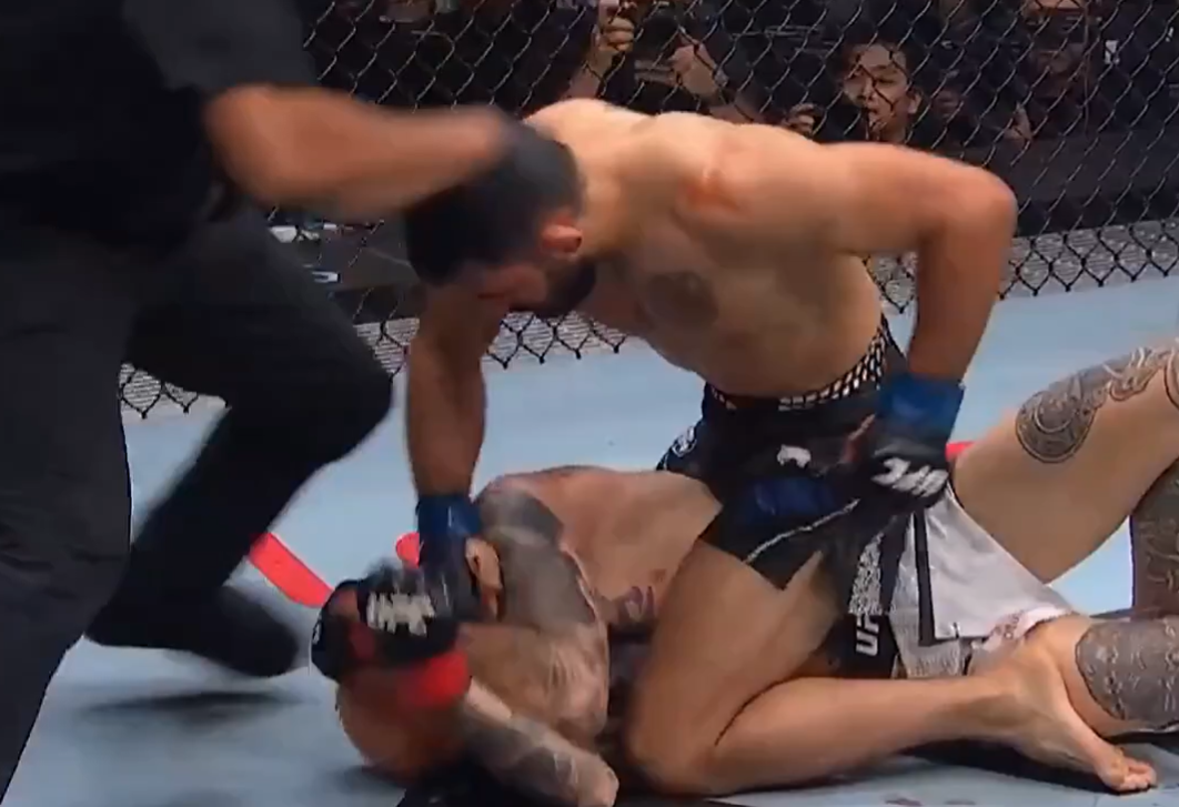 “A Warrior” – Fighters & Fans React As Benoit Saint-Denis Brutally Smashes Dan Hooker En Route To TKO Win At UFC 325