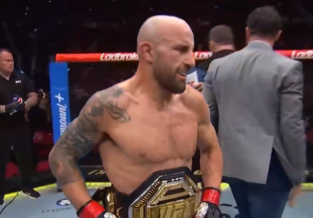 “Greatest Featherweight Of All Time” – Fighters & Fans React As Alexander Volkanovski Adds To His Legacy By Retaining Featherweight Title Over Diego Lopes At UFC 325