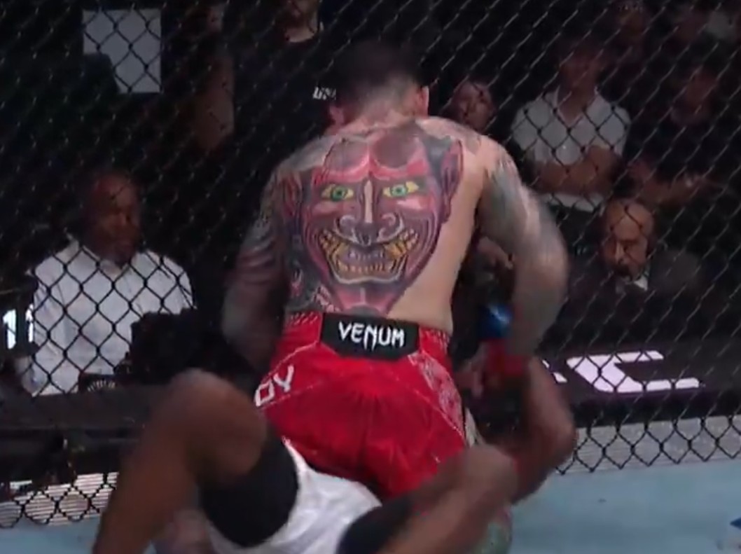 ‘Schooled’ – Sean Brady Dominates Joaquin Buckley On Ground