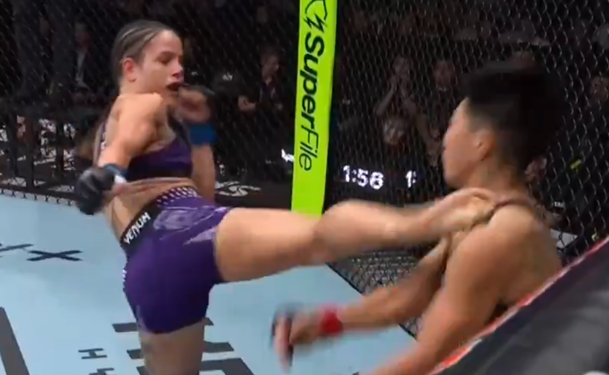 Julia Polastri Blasts Xiong Jingnan With Head Kick KO