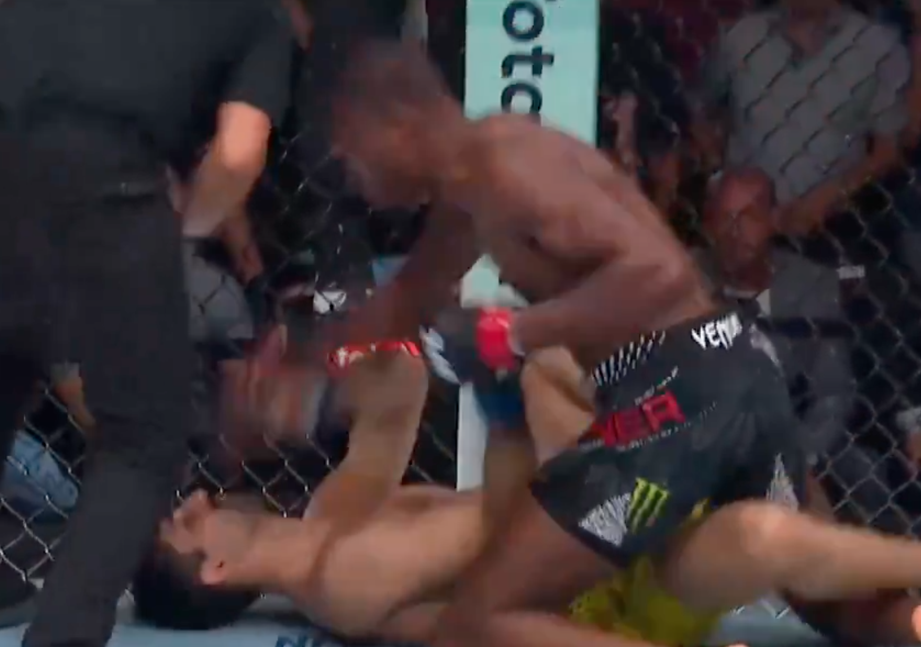 Jalin Turner Finishes Kaue Fernandes In Flash At UFC 330