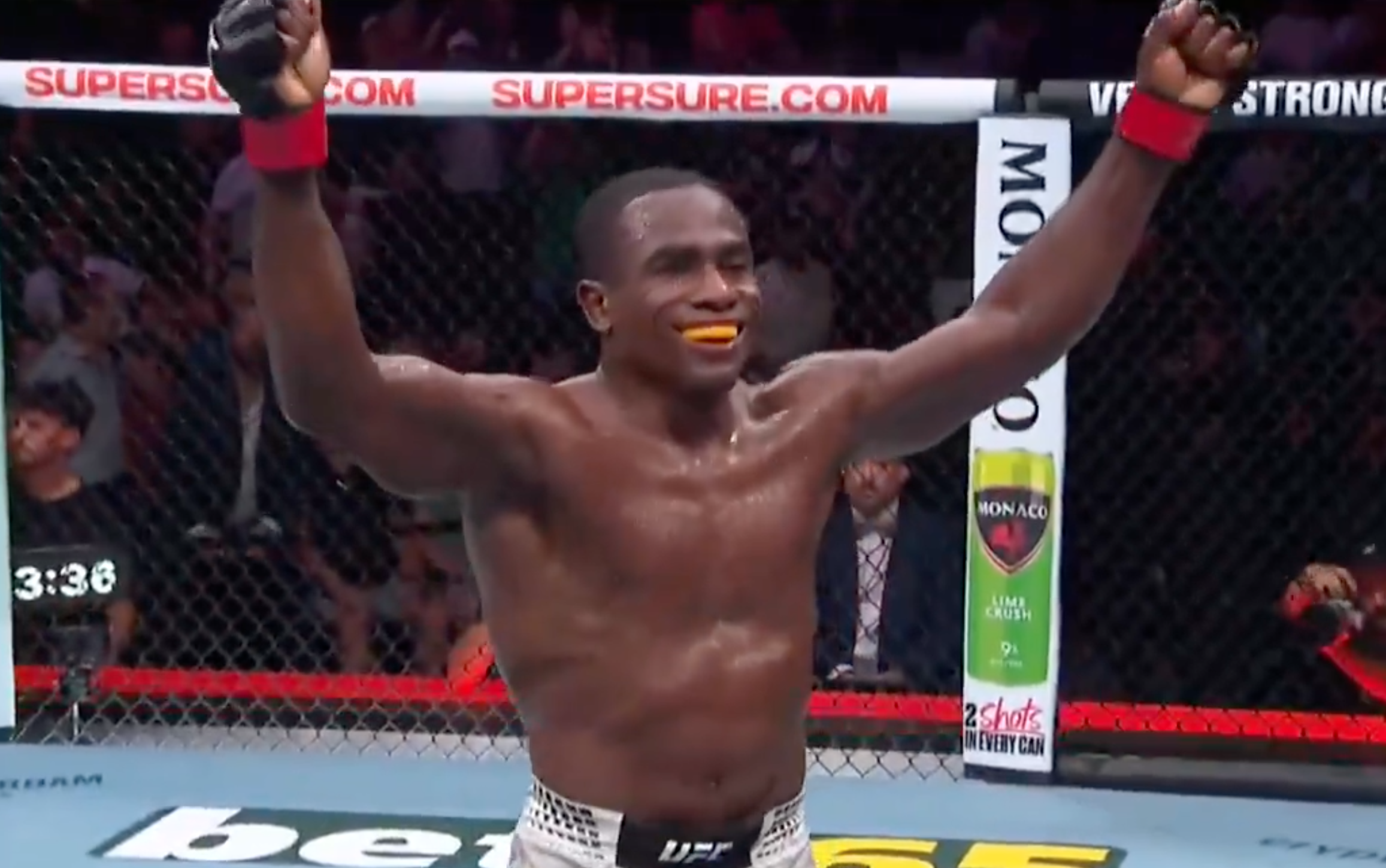 Jeremiah Wells Pulls Off Stunning Upset Finish in Hometown at UFC 330