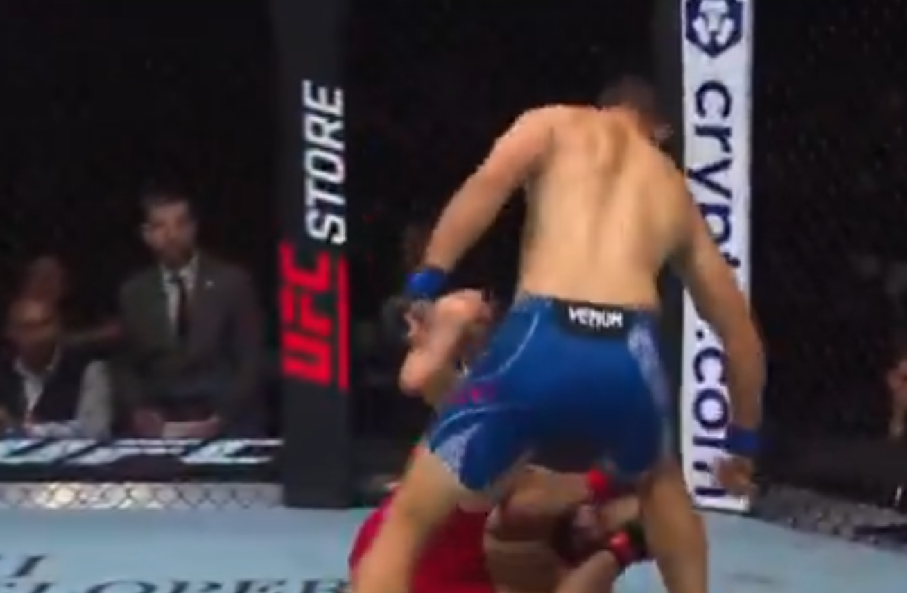 Dominick Reyes Continues Resurgence, Stops Azamat Murzakanov